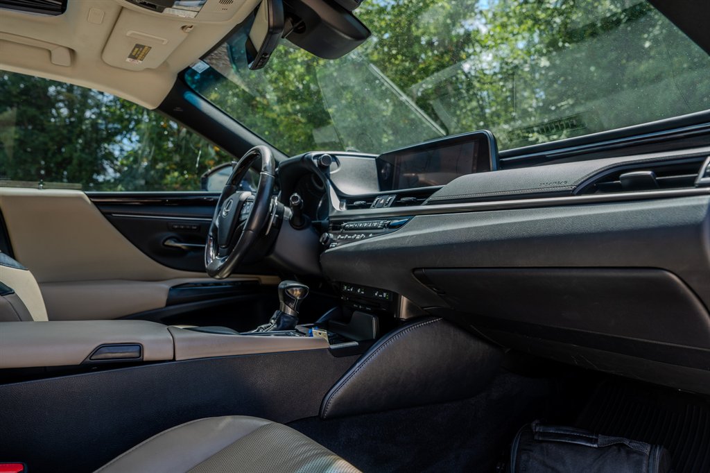2019 Lexus ES - $22,825