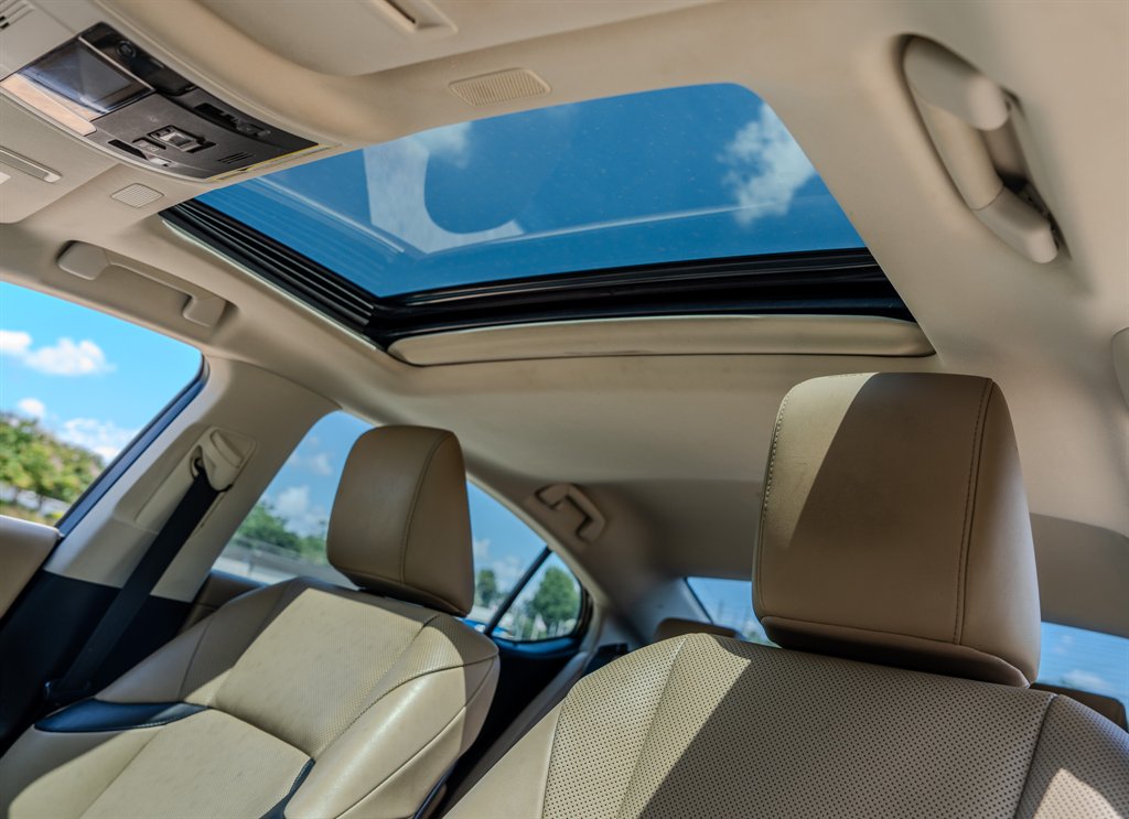 2019 Lexus ES - $22,825