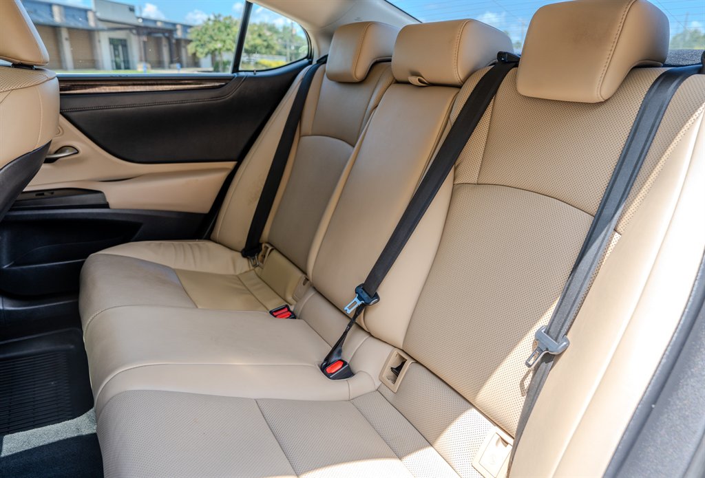 2019 Lexus ES - $22,825