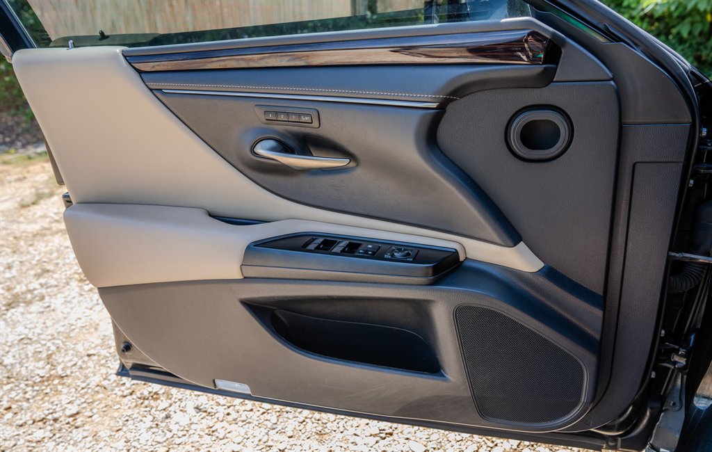 2019 Lexus ES - $22,825