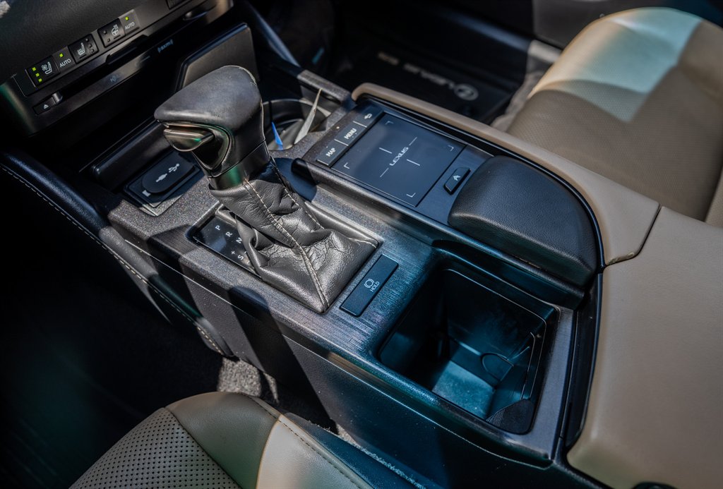 2019 Lexus ES - $22,825