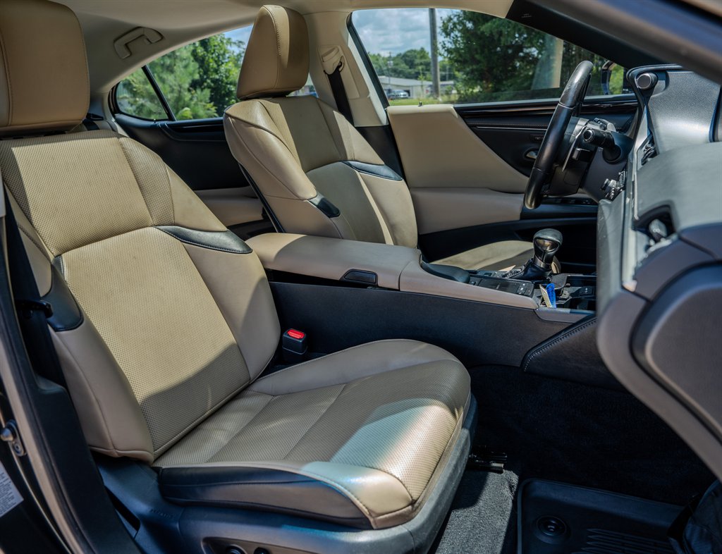 2019 Lexus ES - $22,825