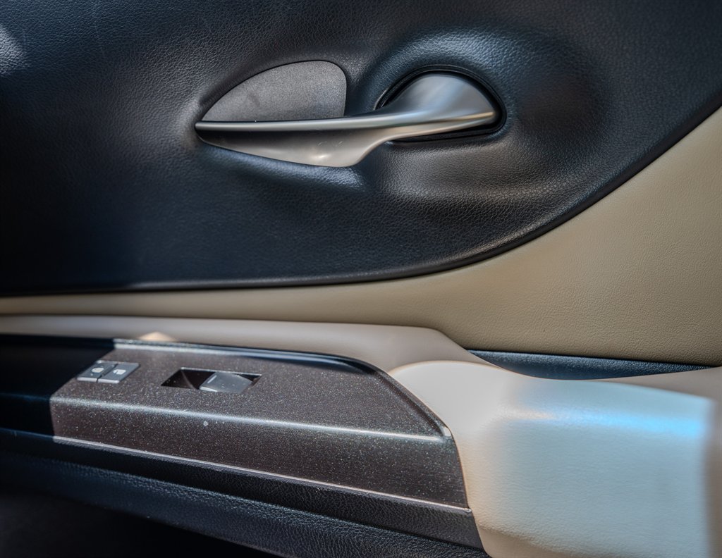 2019 Lexus ES - $22,825