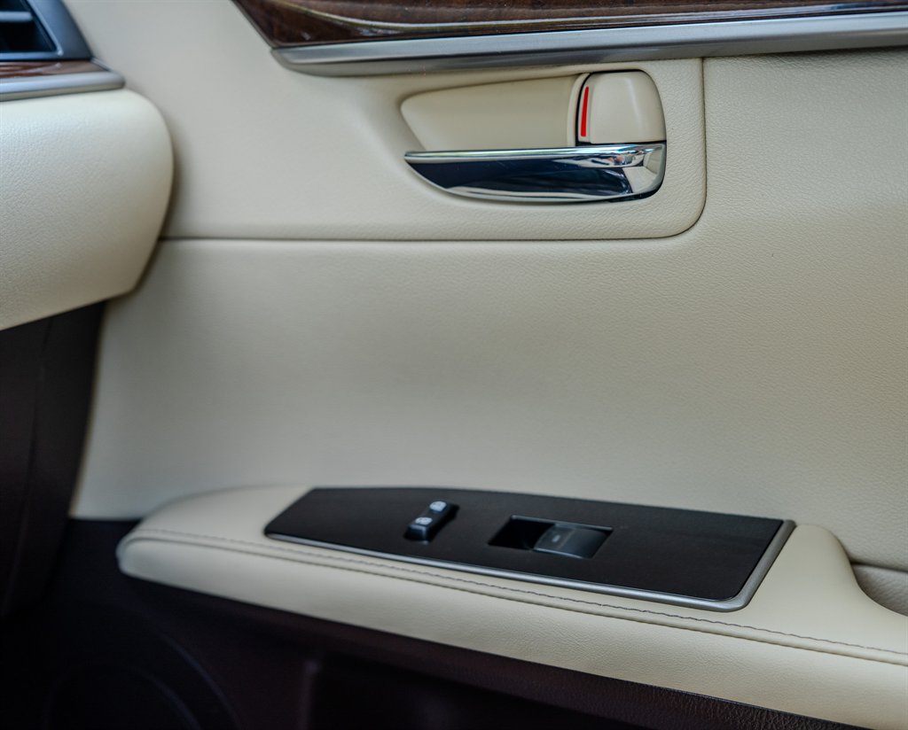 2018 Lexus ES - $16,950