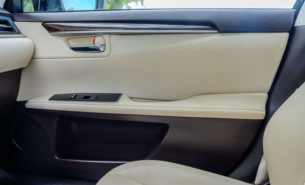 2018 Lexus ES - $16,950
