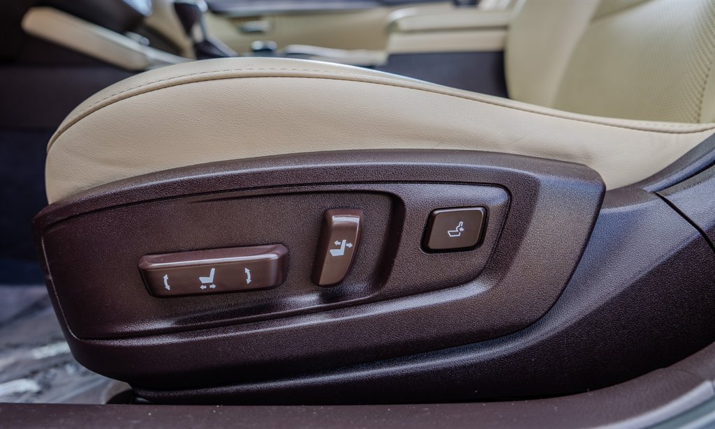 2018 Lexus ES - $16,950