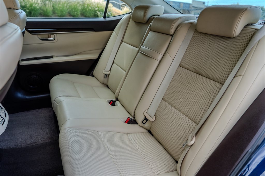 2018 Lexus ES - $16,950