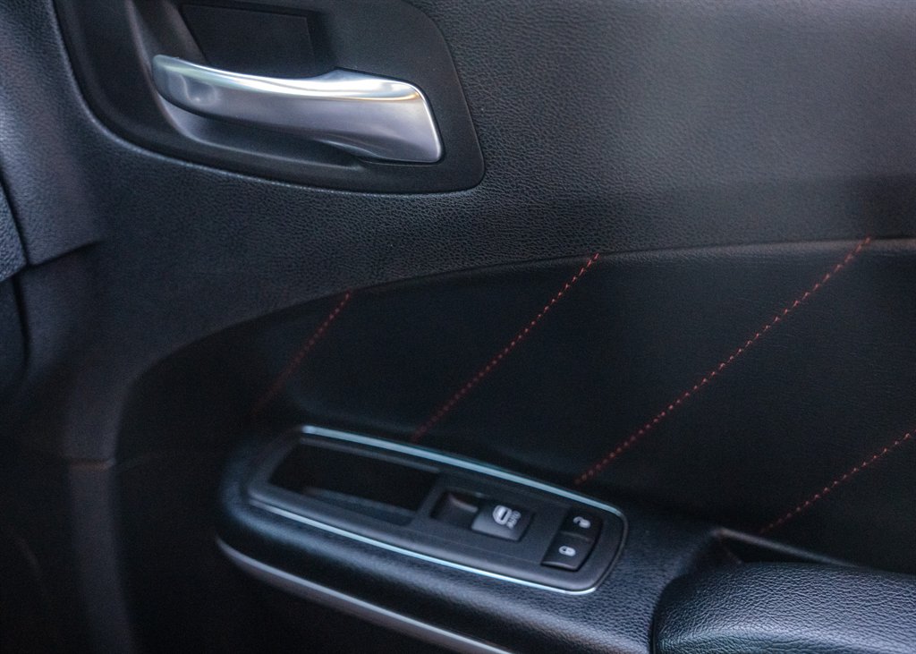 2020 Dodge Charger - $32,999