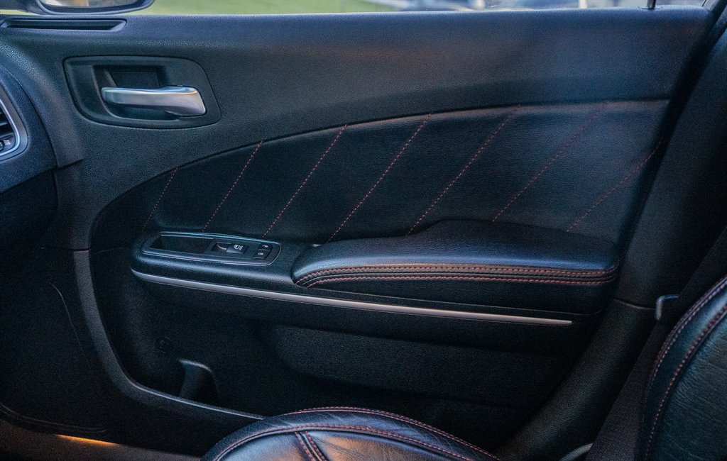 2020 Dodge Charger - $32,999