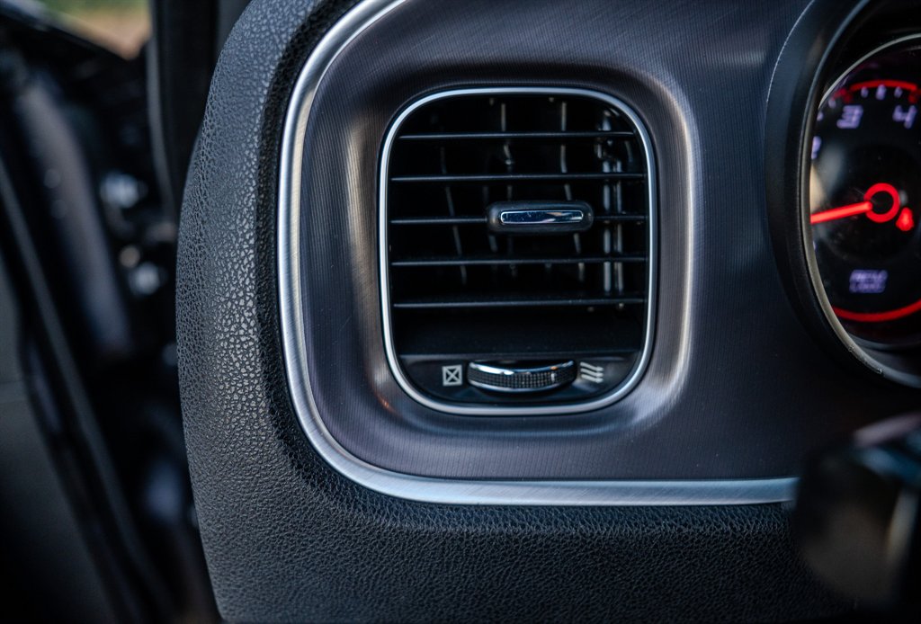 2020 Dodge Charger - $32,999