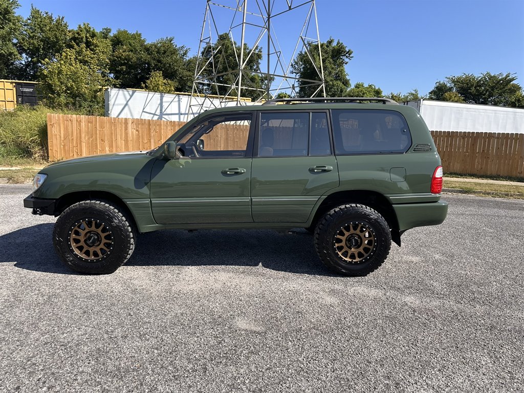 1999 Lexus LX 470 photo