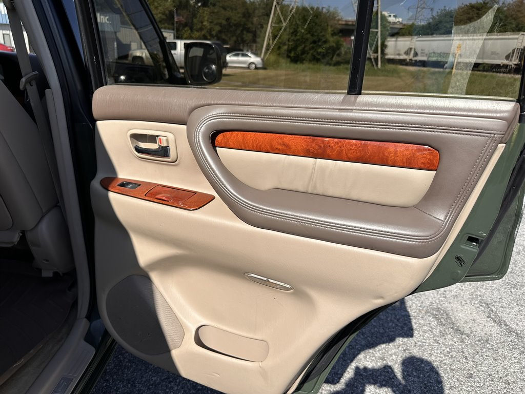 1999 Lexus LX 470 photo