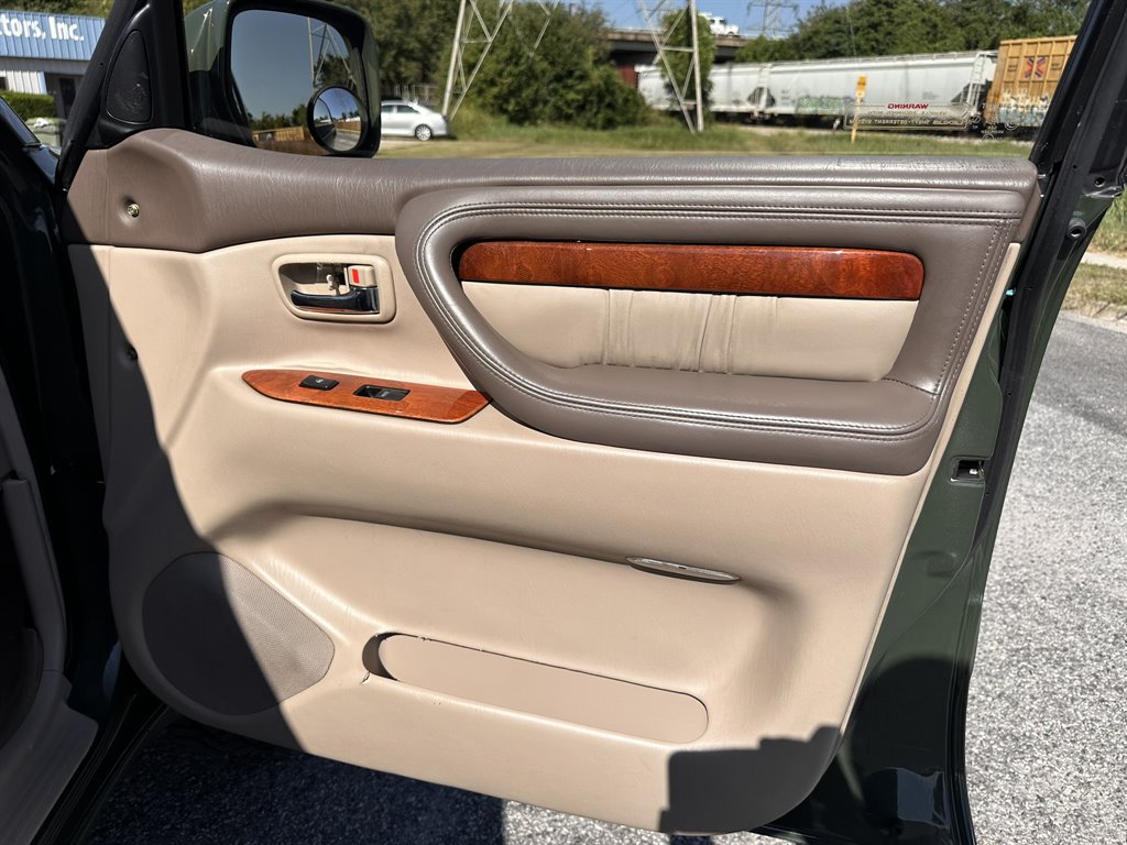 1999 Lexus LX 470 photo