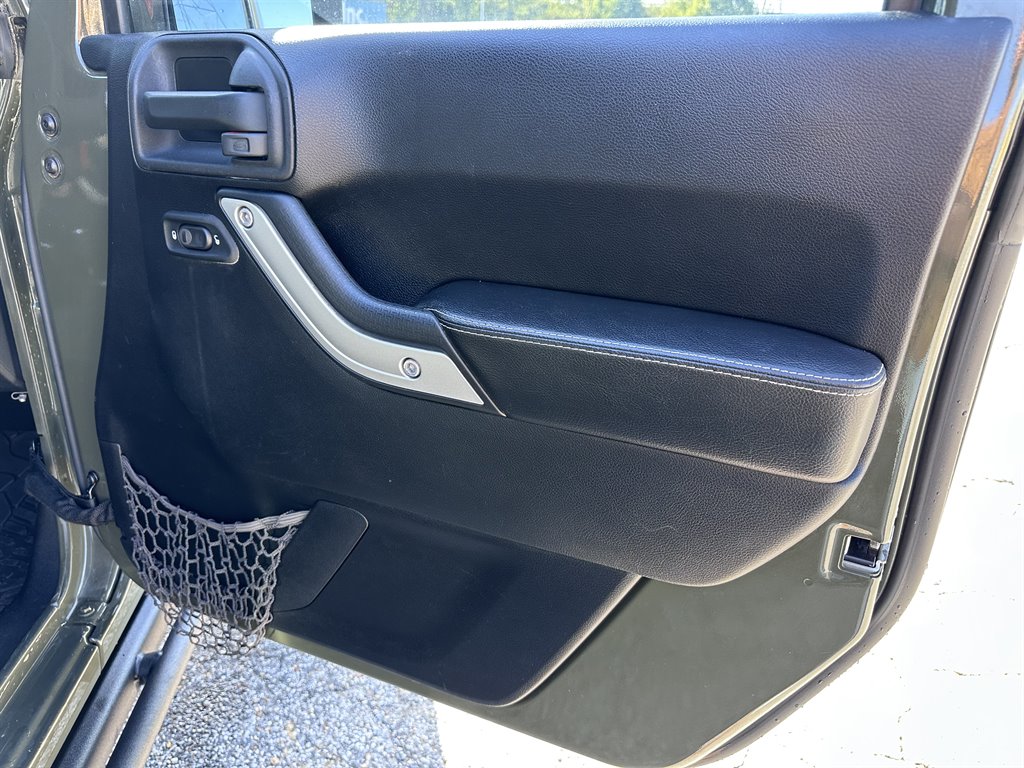 2015 Jeep Wrangler Unlimited Rubicon photo