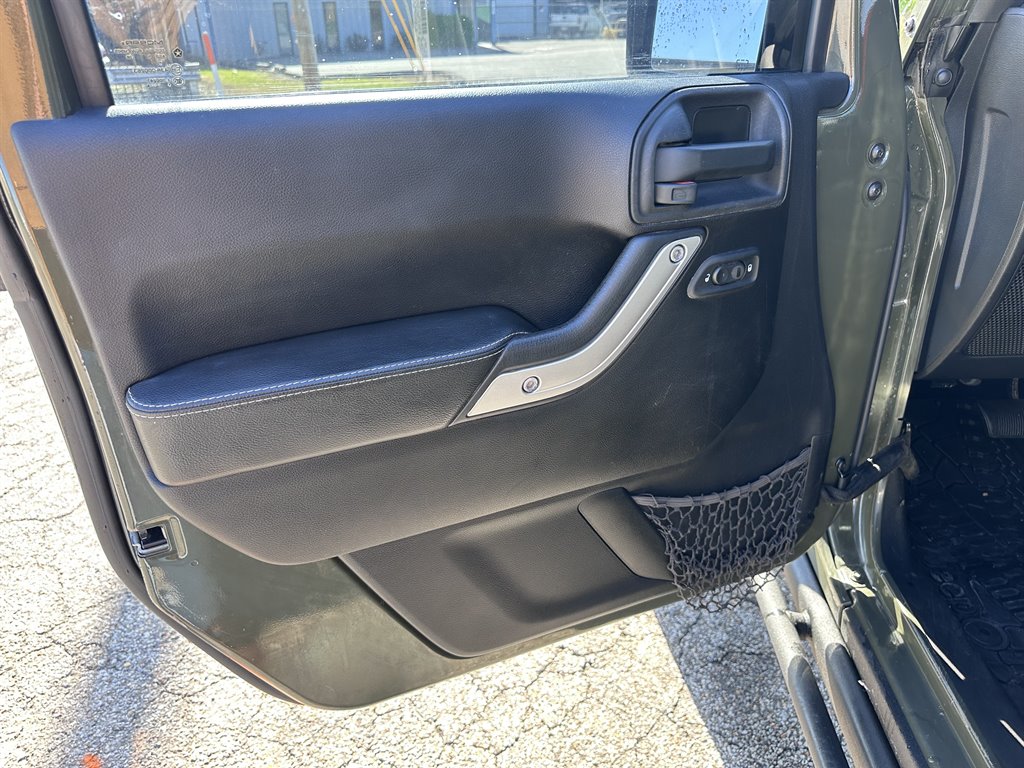 2015 Jeep Wrangler Unlimited Rubicon photo