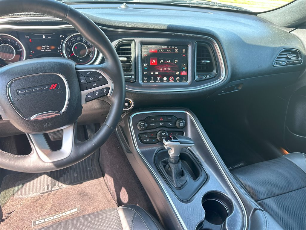 2016 Dodge Challenger SXT photo