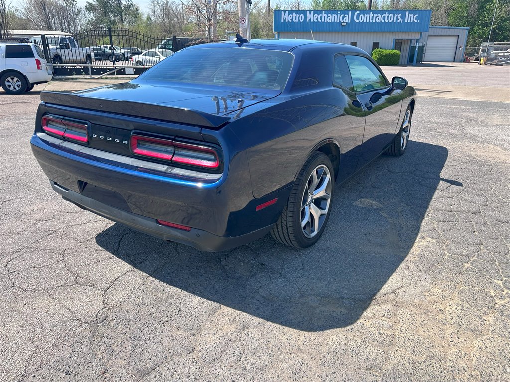 2016 Dodge Challenger SXT photo