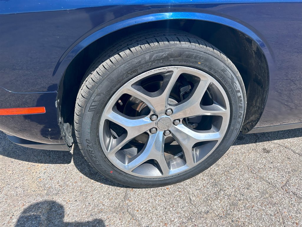 2016 Dodge Challenger SXT photo