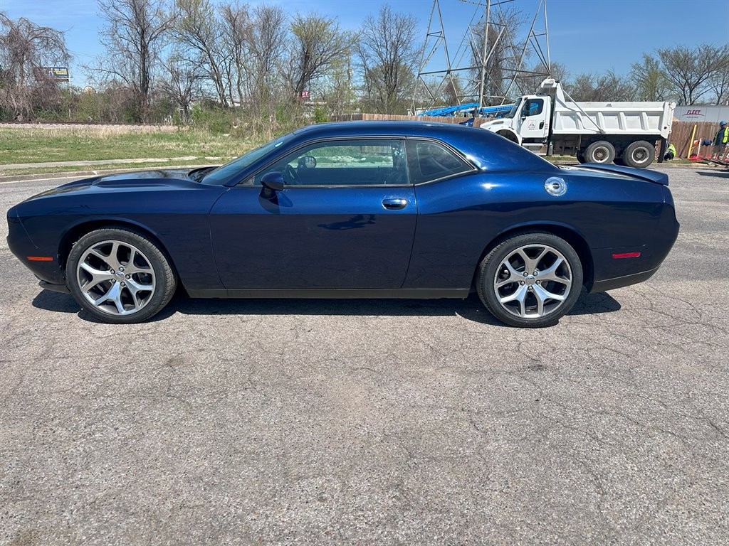 2016 Dodge Challenger SXT photo