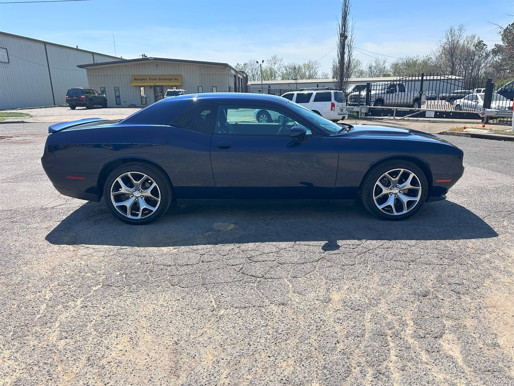 2016 Dodge Challenger SXT photo