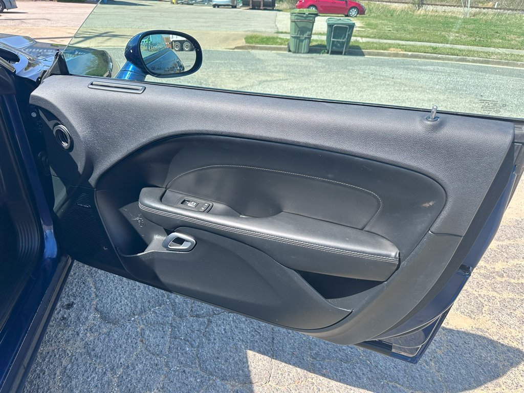 2016 Dodge Challenger SXT photo