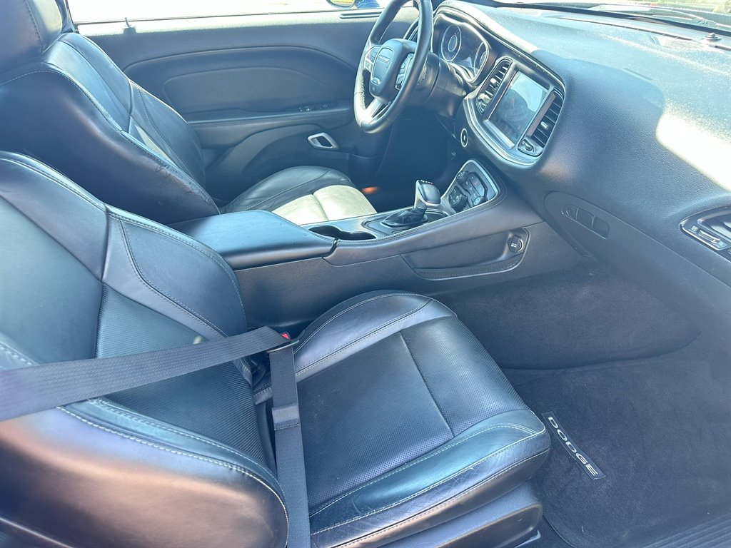 2016 Dodge Challenger SXT photo