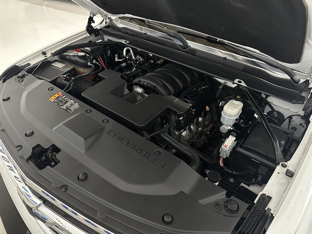 2020 Chevrolet Suburban 1500 LT photo
