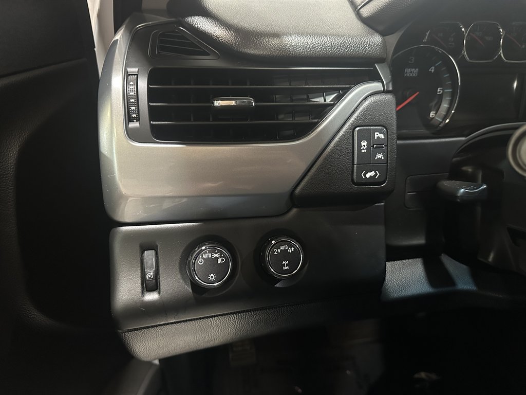 2020 Chevrolet Suburban 1500 LT photo