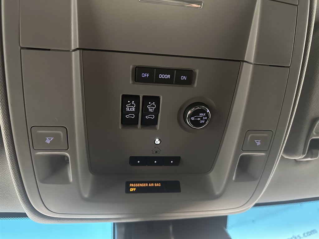 2020 Chevrolet Suburban 1500 LT photo