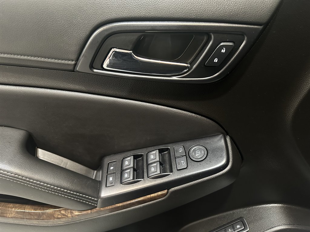 2020 Chevrolet Suburban 1500 LT photo