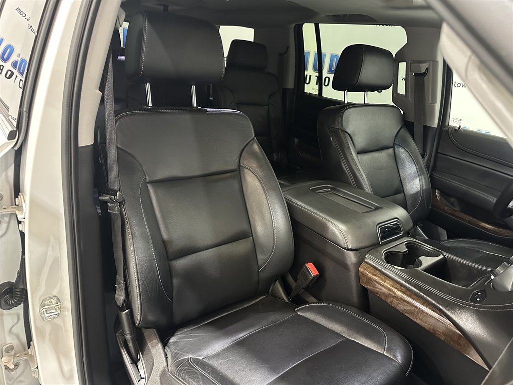 2020 Chevrolet Suburban 1500 LT photo