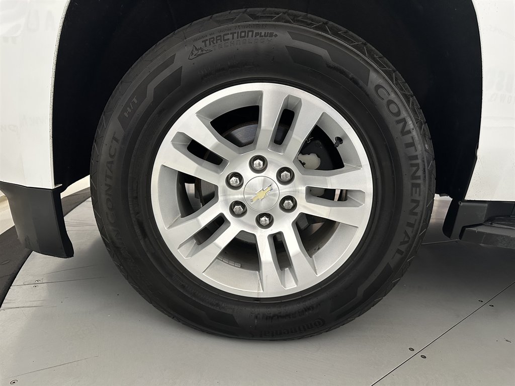 2020 Chevrolet Suburban 1500 LT photo