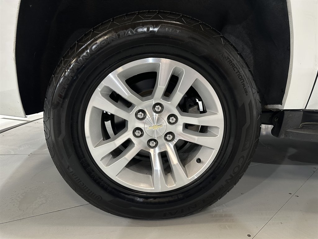 2020 Chevrolet Suburban 1500 LT photo