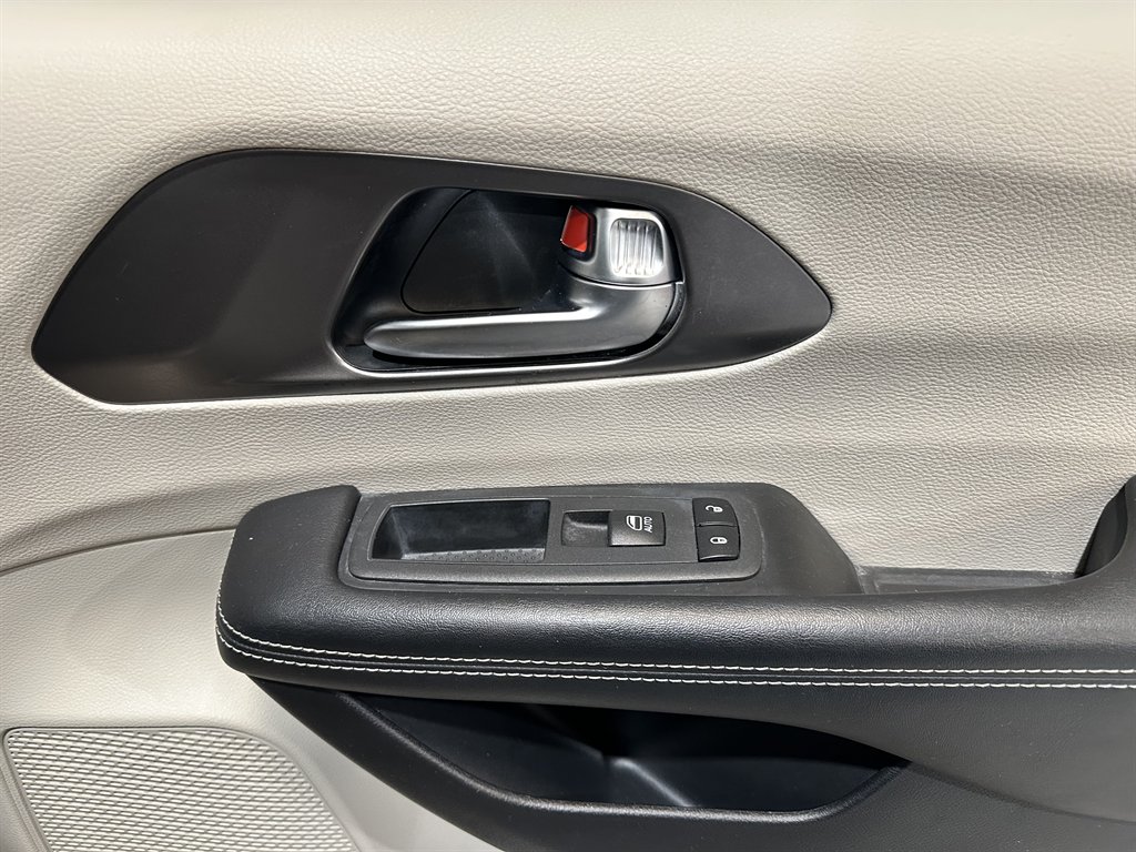 2022 Chrysler Pacifica Touring L photo