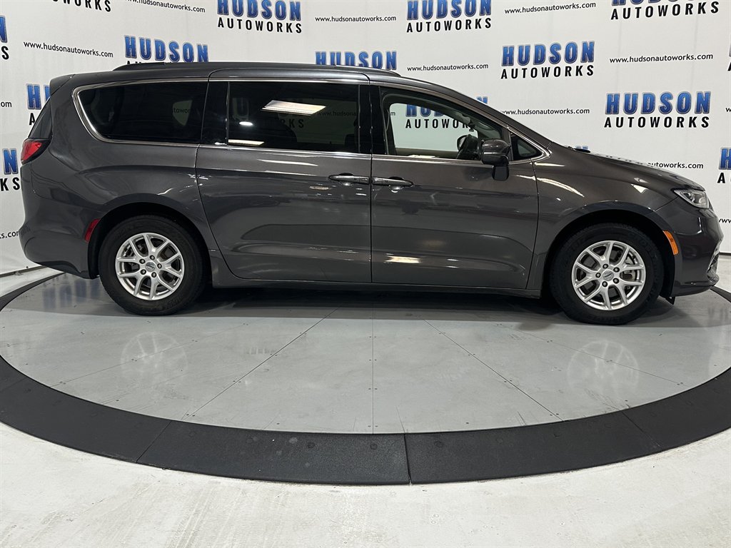 2022 Chrysler Pacifica Touring L photo