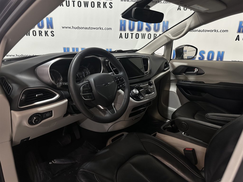 2022 Chrysler Pacifica Touring L photo