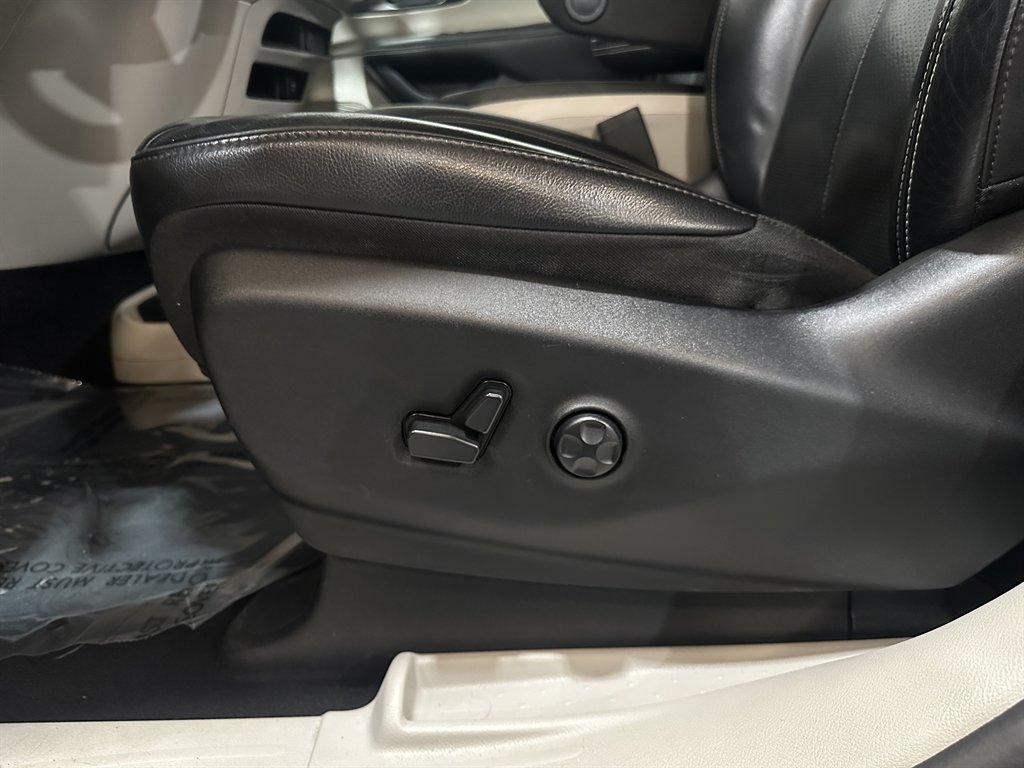 2022 Chrysler Pacifica Touring L photo
