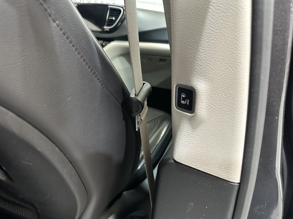 2022 Chrysler Pacifica Touring L photo