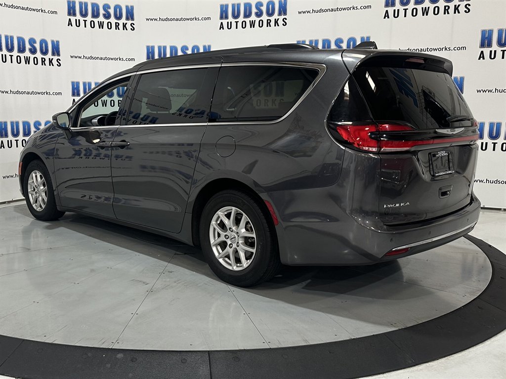 2022 Chrysler Pacifica Touring L photo