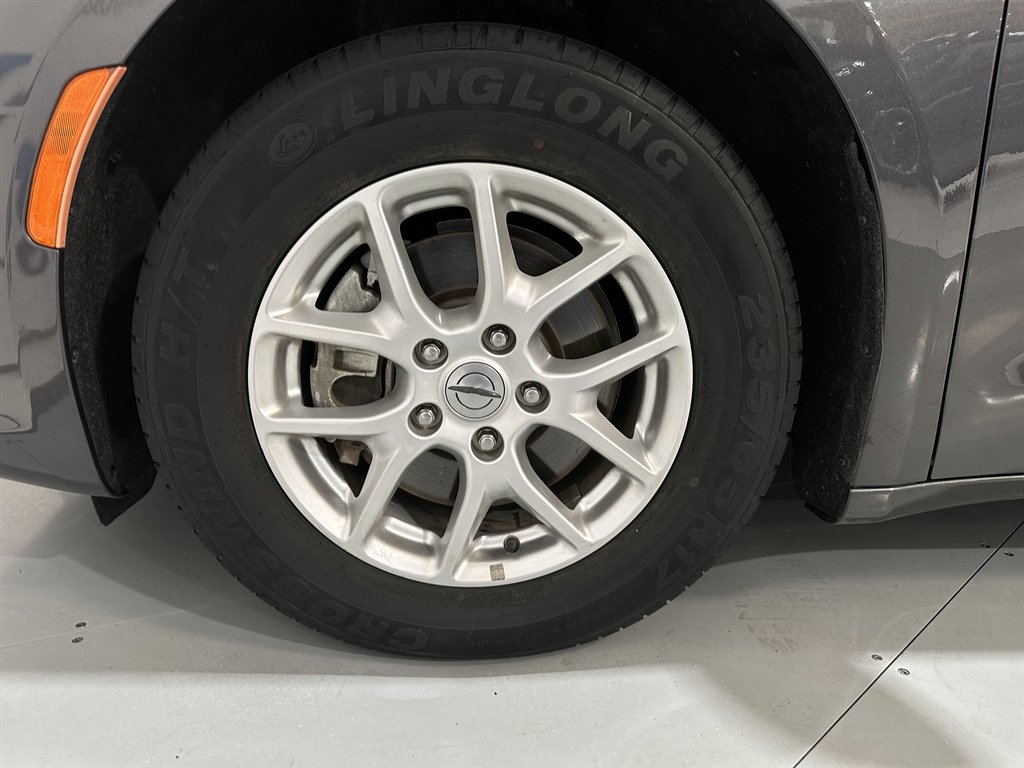 2022 Chrysler Pacifica Touring L photo