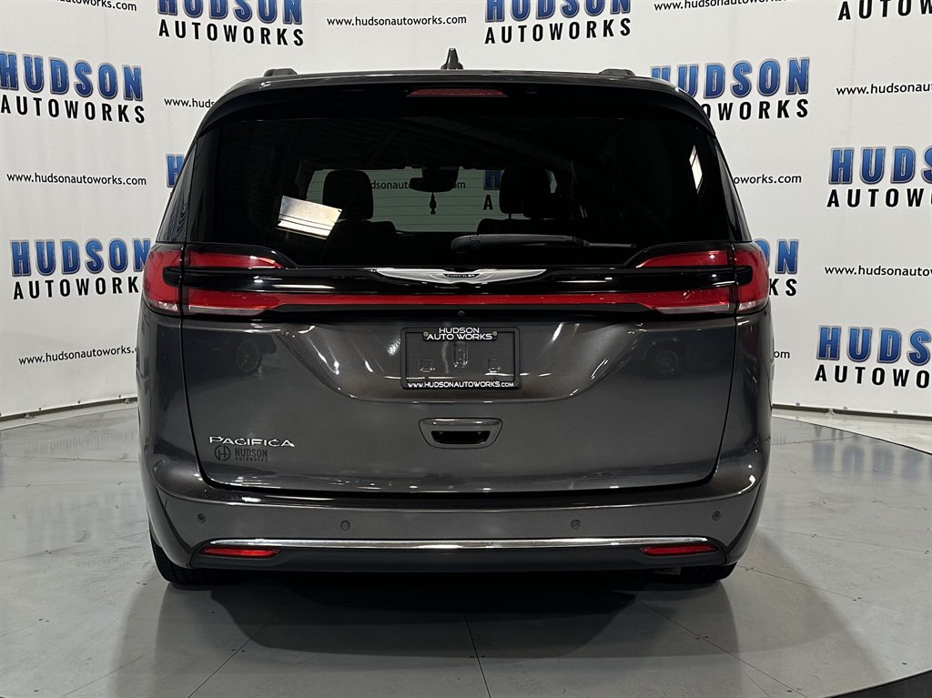2022 Chrysler Pacifica Touring L photo
