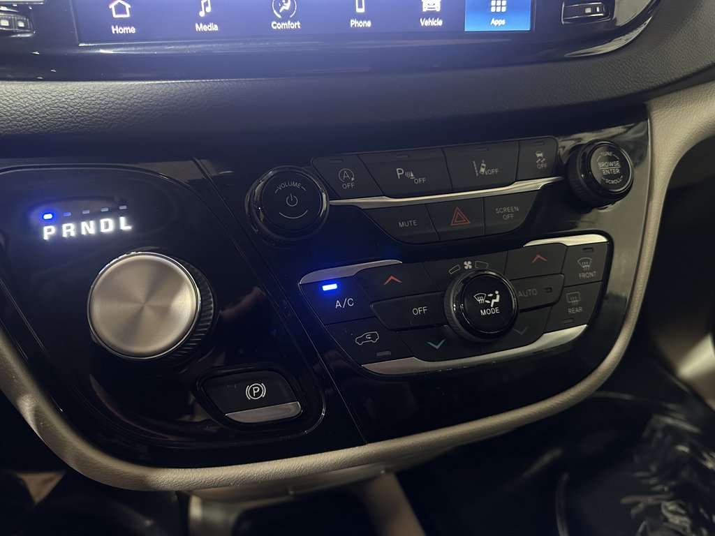 2022 Chrysler Pacifica Touring L photo