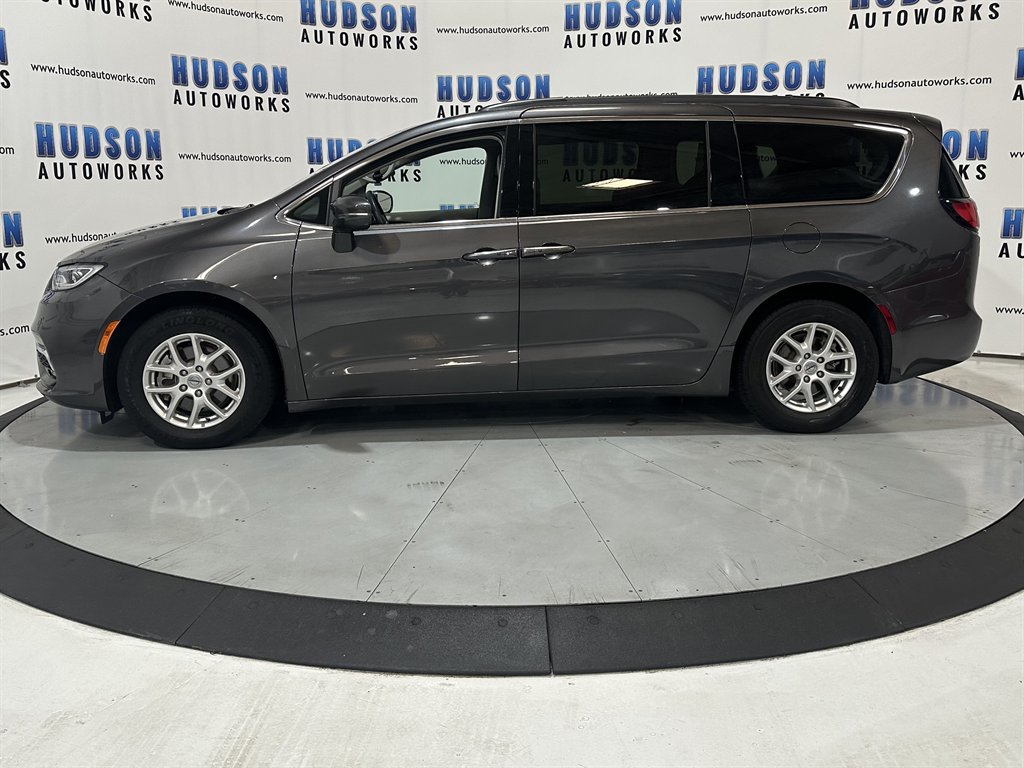 2022 Chrysler Pacifica Touring L photo