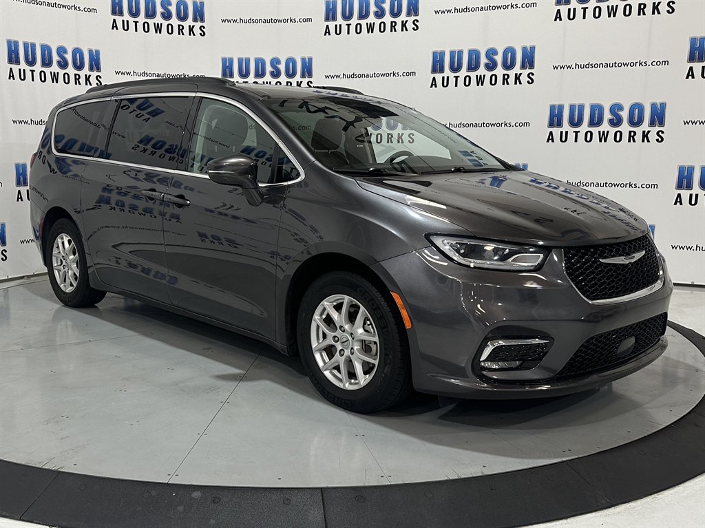 2022 Chrysler Pacifica Touring L photo