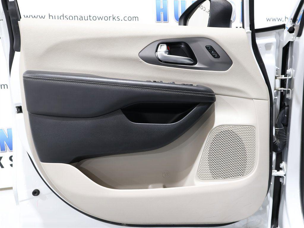 2023 Chrysler Pacifica - $33,200