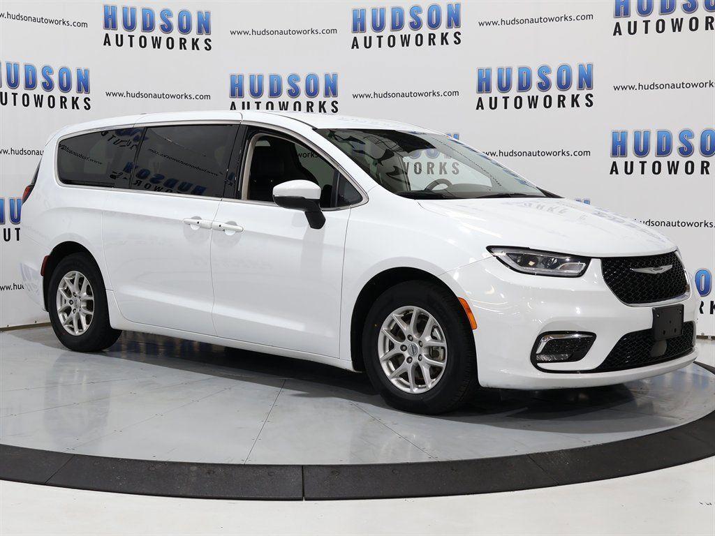 2023 Chrysler Pacifica - $33,200