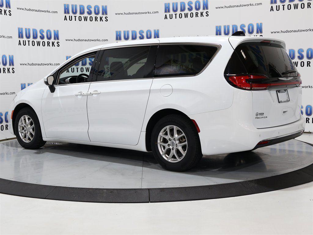 2023 Chrysler Pacifica - $33,200
