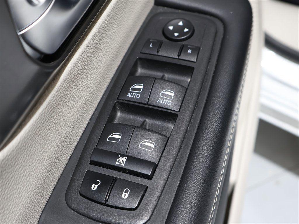 2023 Chrysler Pacifica - $33,200