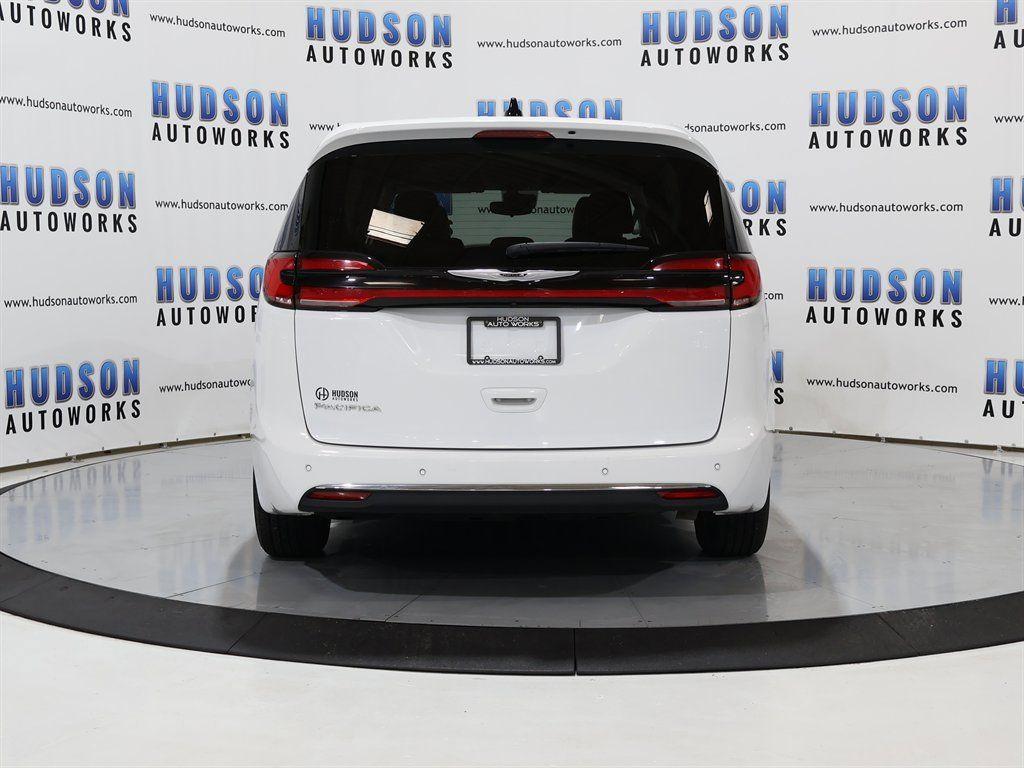 2023 Chrysler Pacifica - $33,200