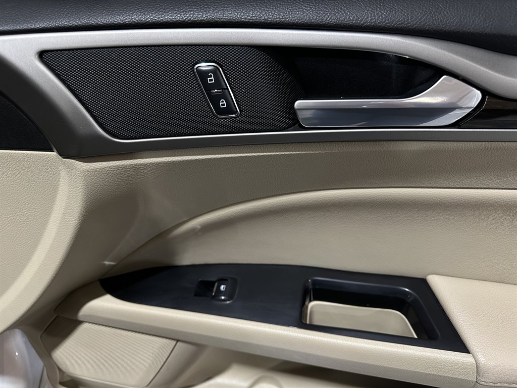 2015 Ford Fusion SE photo